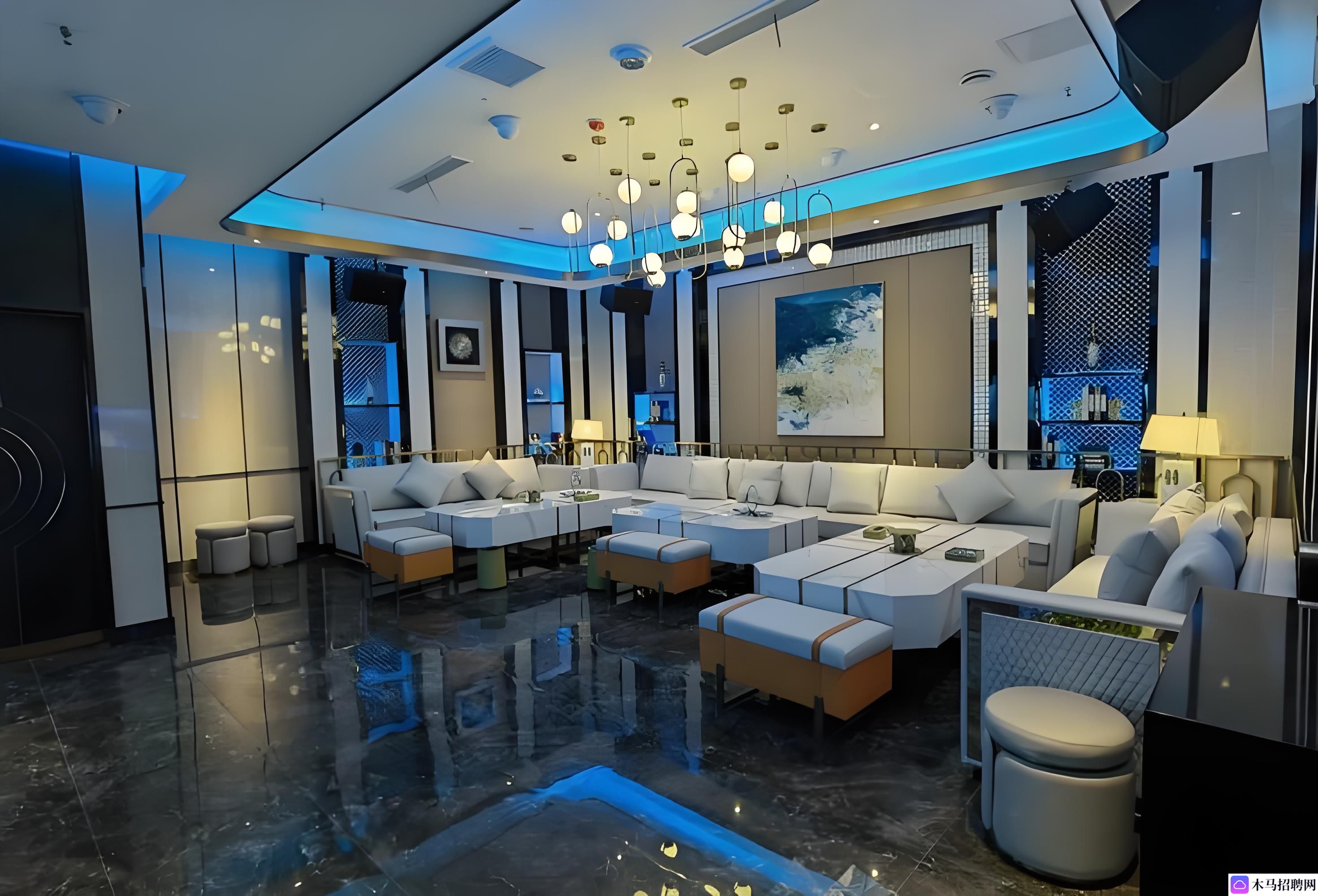 福州酒吧高薪诚聘魅力女唱将：点亮你的夜场星光！